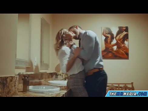 ❤️ Когато наедряла блондинка ви съблазни в обществена тоалетна ❤️ Ебане видео в bg.massagecenter-yalta.ru ❌️
